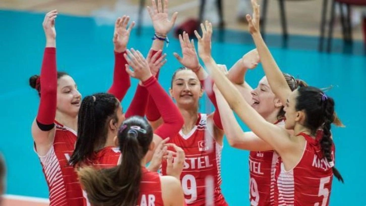 17 Yaş Altı Kız Milli Voleybol Takımımız, Avrupa ikincisi!