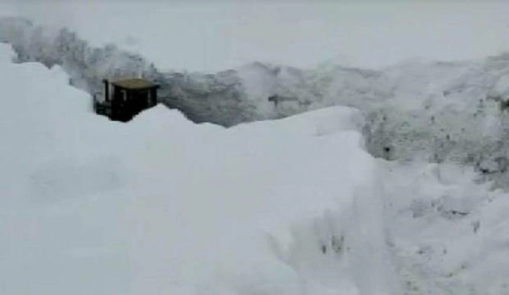 3 günde açılan 1,5 kilometrelik yol 3 saatte kapandı