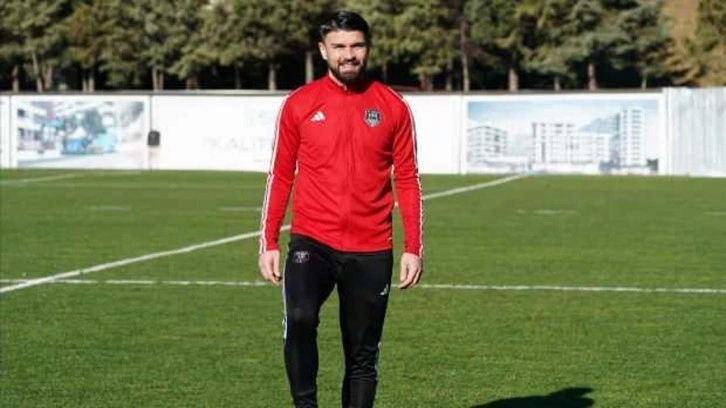 32 yaşındaki futbolcu, 1. Lig tarihine geçti