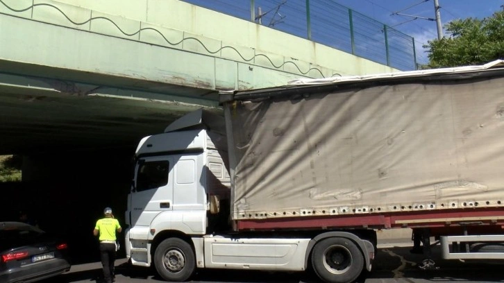 4 kişi ölmüştü! Bakırköy'de aynı üst geçitte yine tır kazası