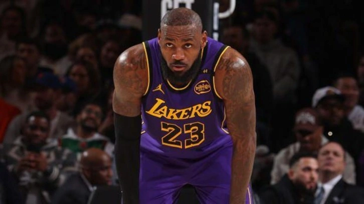 40'lık LeBron James NBA tarihine geçti