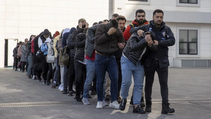 50 milyonluk vurgun! Dolandırıcılık yöntemi deşifre edildi lüks hayatı sosyal medyada paylaştılar