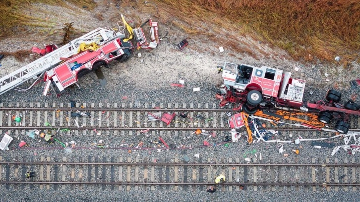 ABD'de feci kaza 3’ü ağır 15 yaralı! İtfaiye aracı ile tren çarpıştı