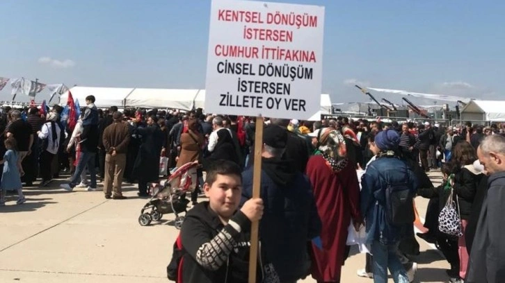 Açılan pankart 7'li koalisyonu özetledi!