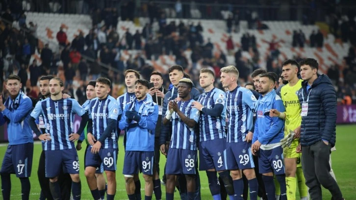 Adana Demirspor ilk galibiyetini coşkuyla kutladı