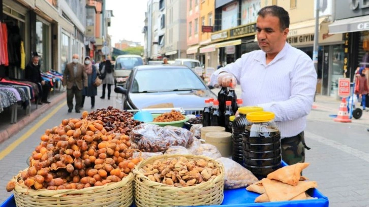 Adana'da Ahmet Davutoğlu'na 'hainsin' diyen esnaf konuştu