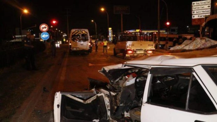 Adana’da otomobil işçi servisine arkadan çarptı: 6 yaralı