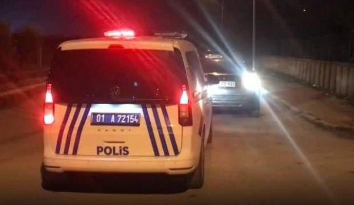 Adana'da polisten kaçmaya çalışan alkollü sürücü gözaltına alındı