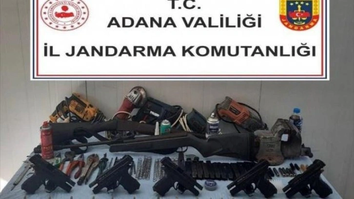 Adana'da ruhsatsız silah operasyonu: 2 kişi gözaltına alındı