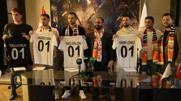 Adanaspor'dan imza şov!