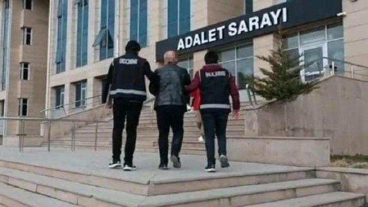 Adıyaman'da yıkılan sitenin müteahhidi İran'a kaçarken yakalandı