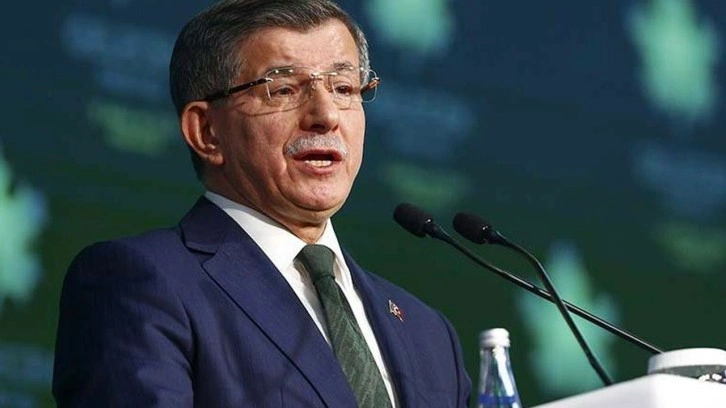 Ahmet Davutoğlu: Mesele baş örtülü kadınların coplanması değil