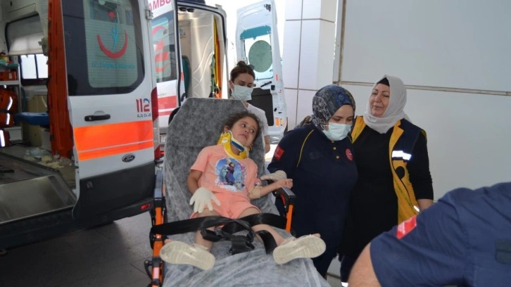 Aksaray'da kontrolden çıkan otomobil şarampole devrildi: 5 yaralı