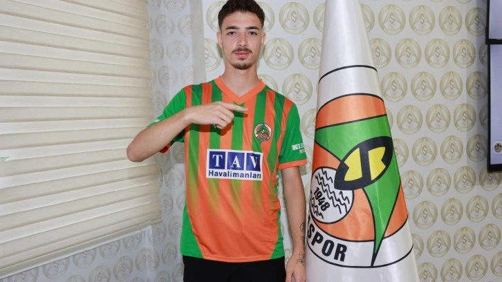 Alanyaspor, 17'lik forveti renklerine bağladı