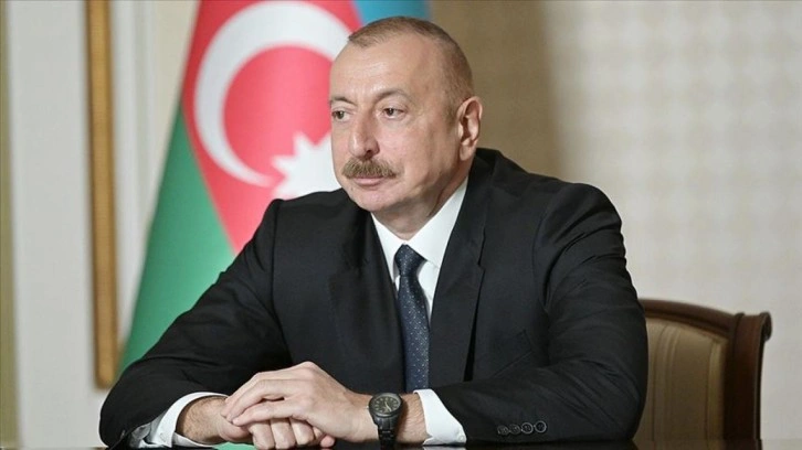 Aliyev havalimanındaki törene katıldı!