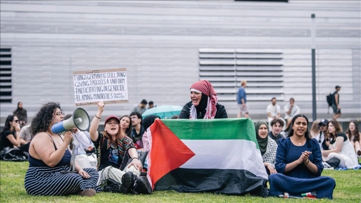 Almanya'da Filistin destekçisi öğrencileri savunan akademisyenlere ödenek tehdidi