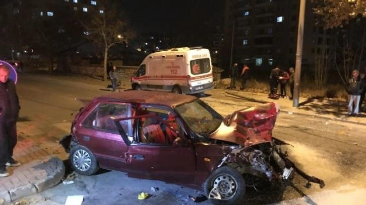 Ambulans ile otomobil çarpıştı: 1’i bebek 7 yaralı