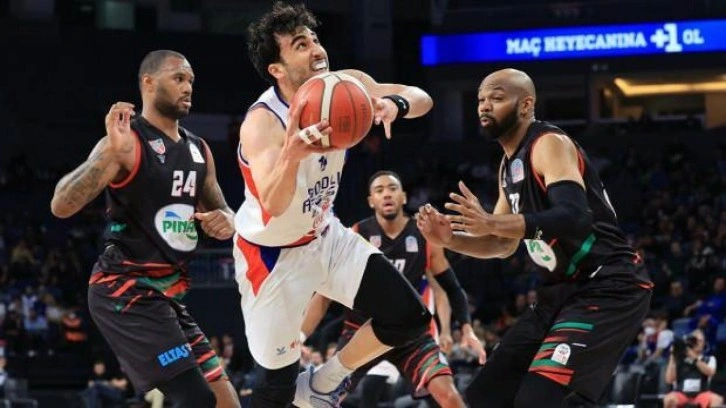 Anadolu Efes galibiyetle başladı