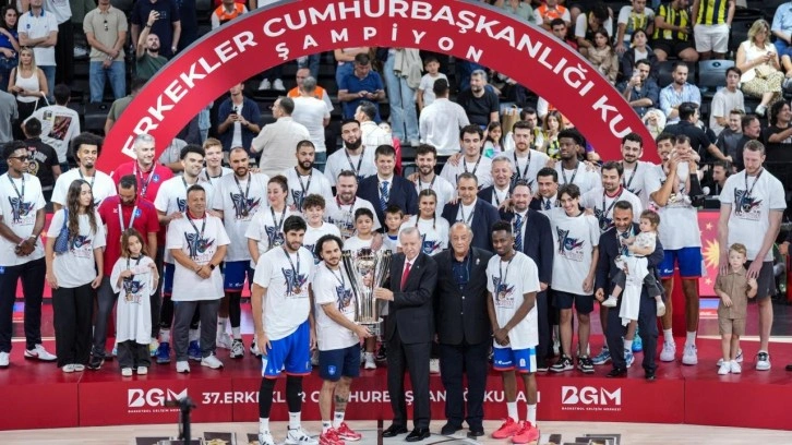 Anadolu Efes kupayı Başkan Erdoğan'ın elinden aldı!