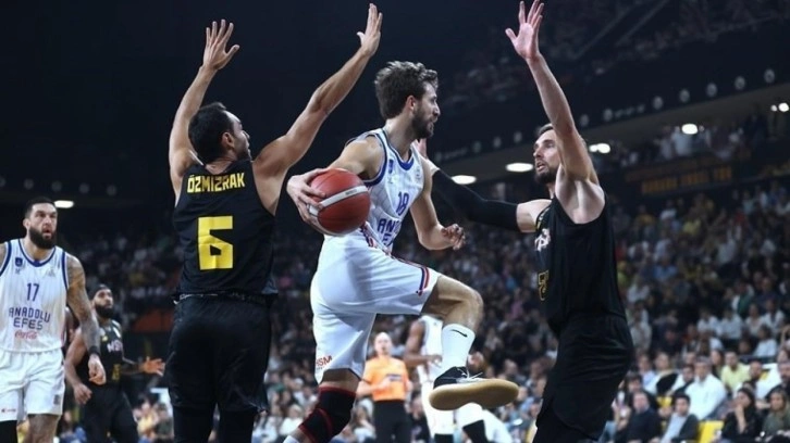 Anadolu Efes'te, Doğuş Özdemiroğlu şoku