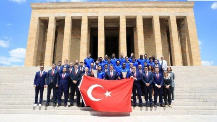 Anadolu Efes'ten Anıtkabir'e ziyaret