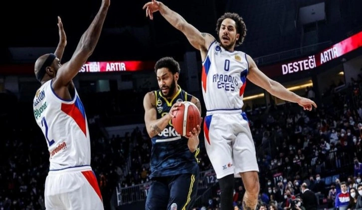 Anadolu Efes'ten Fenerbahçe'ye fark