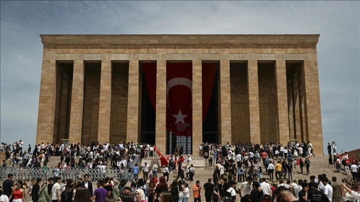 Anıtkabir, 19 Mayıs'ta 220 bini aşkın ziyaretçiyi ağırladı