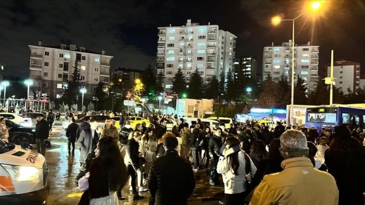 Ankara'da metro istasyonunda yangın