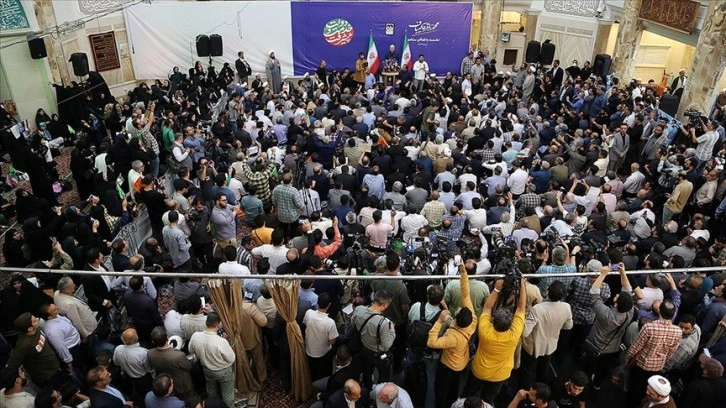 Anket: İran'daki seçim yarışında ilk iki sırada Kalibaf ve Celili var, kararsızların oranı yüzd