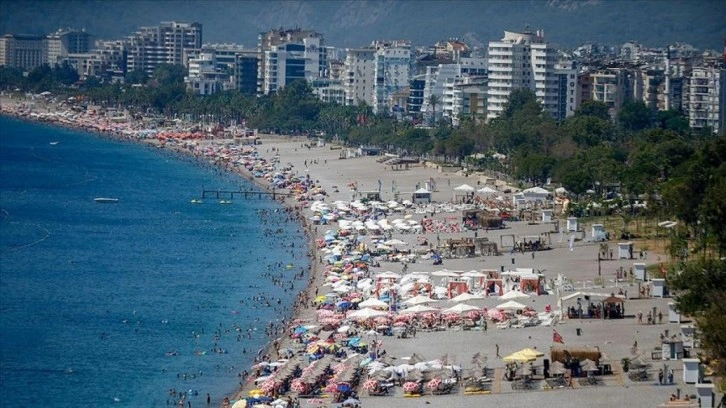 Antalya'da turist akınında yüzde 8 artış