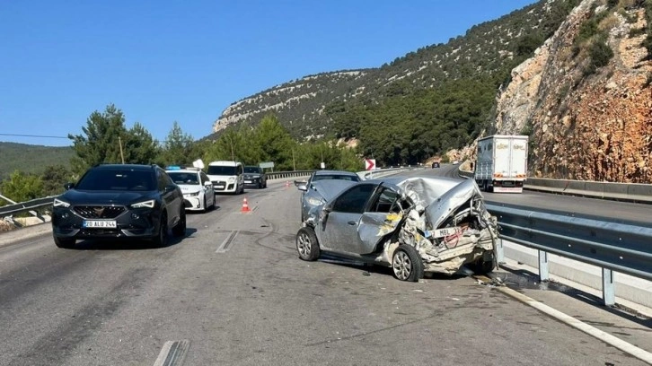 Antalya'da zincirleme kaza: Ölü ve yaralı var!