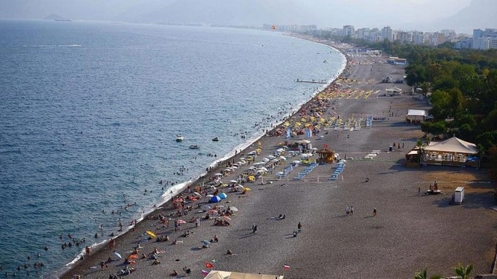 Antalya'nın kıyılarında plastikle mücadele sürüyor