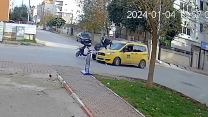 Antalya’da feci kaza saniye saniye kamerada: Havaya uçan motosiklet sürücüsü ölümden döndü