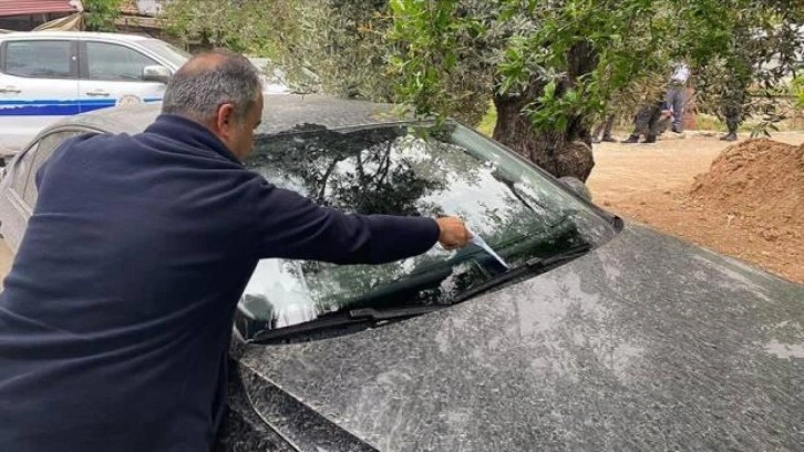 Antalya'da toz taşınması nedeniyle yağmurla çamur yağdı