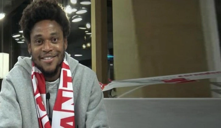 Antalyaspor Luiz Adriano'yu kadrosuna kattı!