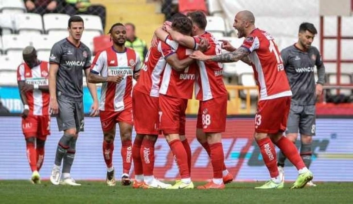 Antalyaspor sahasında farklı kazandı!