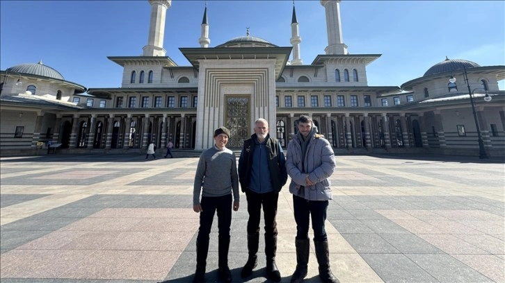 At sırtında yolculuk yapan İspanyol hacı adayları Beştepe Millet Camisi'ni ziyaret etti: