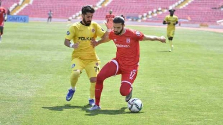 Ateş hattındaki Menemenspor puanı 90+5'te kurtardı