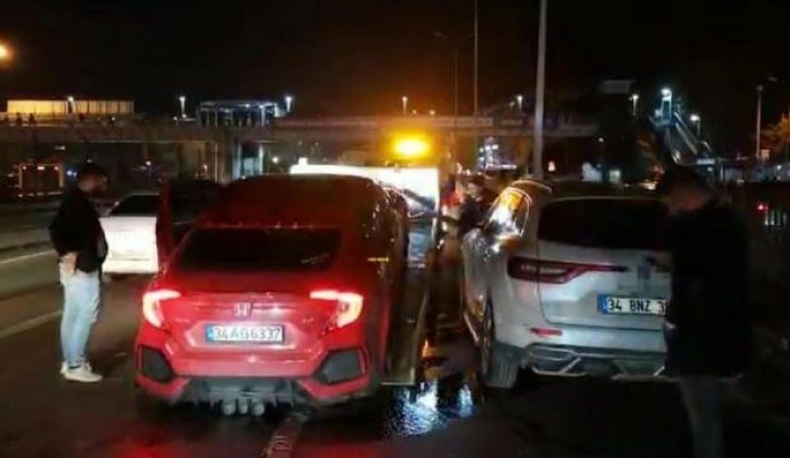 Avcılar D-100 karayolunda zincirleme trafik kazası: 1 yaralı