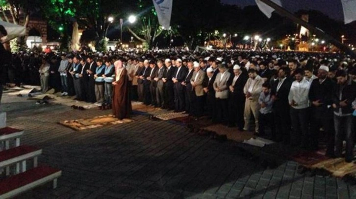 Ayasofya'da namaz kıldıran eski Kabe imamına 12 yıl hapis cezası verildi