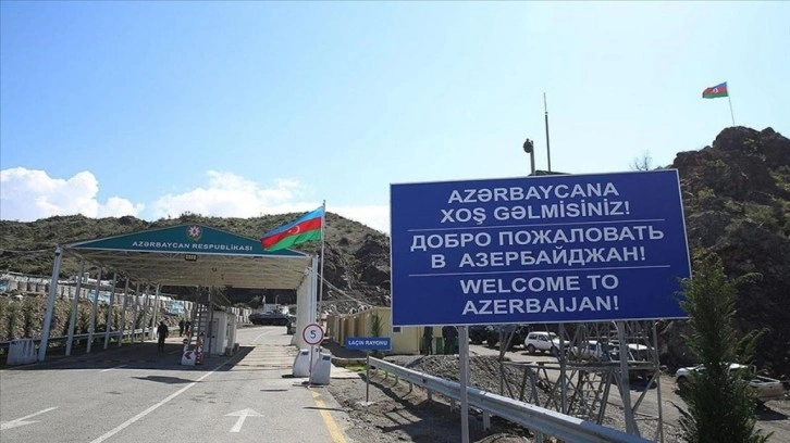 Azerbaycan, Laçın'da geçişleri geçici olarak durdurdu