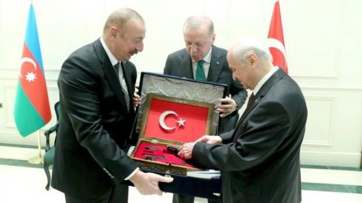 Bahçeli, Aliyev'e  