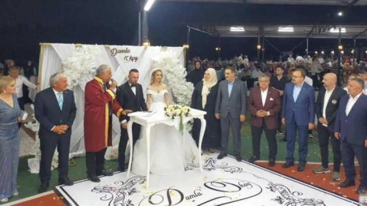 Bakan Dönmez, nikah şahitliği yaptı