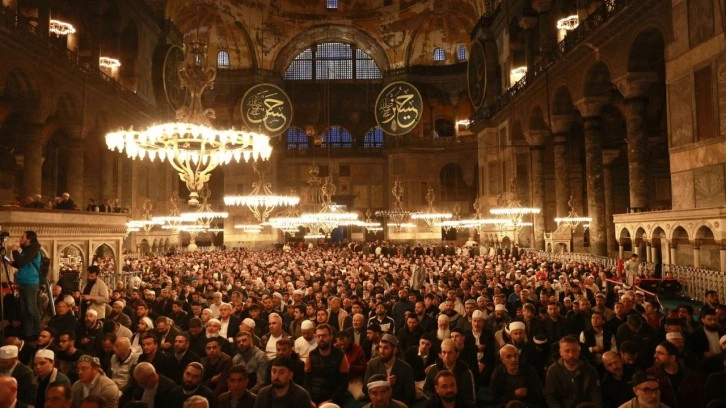 Bakan Soylu sabah namazını Ayasofya Camii'nde kıldı