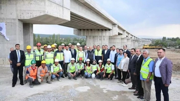 Bakan Uraloğlu'ndan Ankara-İzmir hızlı tren hattı müjdesi