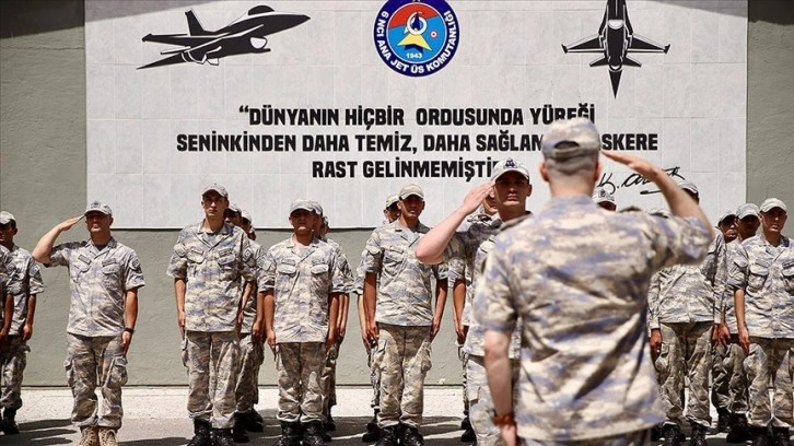 Bandırma 6'ncı Ana Jet Üs Komutanlığı'nda "gökyüzü bekçileri"nin bayram heyecanı