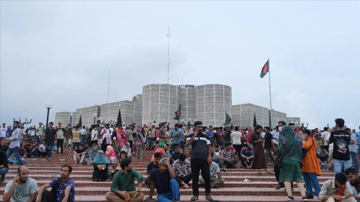 Bangladeş'teki yönetim değişikliğinin ardından Yeni Delhi ile ilişkiler yeni döneme giriyor