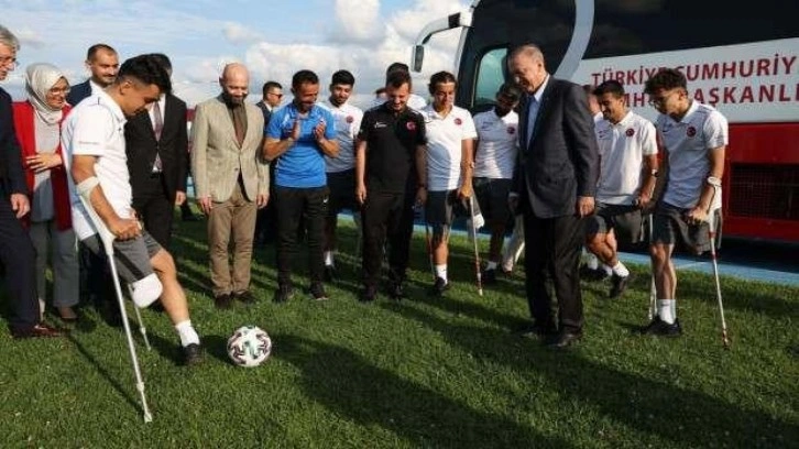 Başkan Erdoğan, Ampute Futbol Takımı'nı ziyaret etti