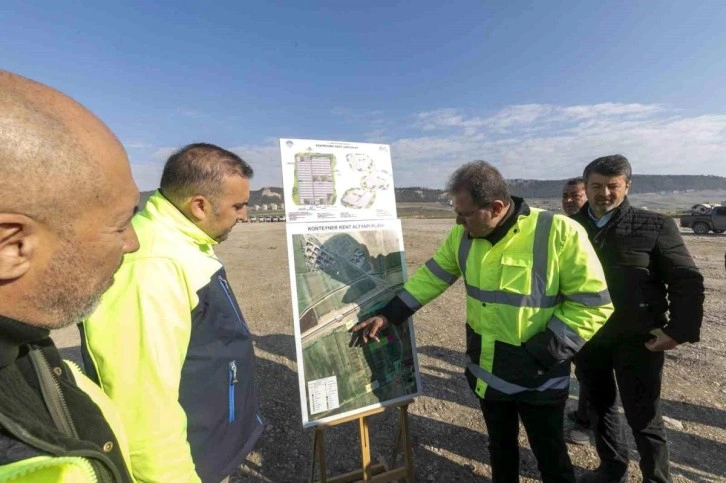 Başkan Seçer, Adıyaman'da devam eden konteyner kent çalışmalarını inceledi