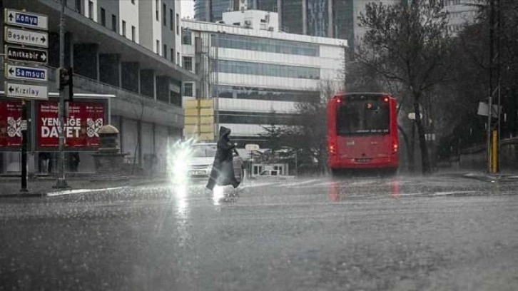 Başkentte kuvvetli sağanak etkili oldu